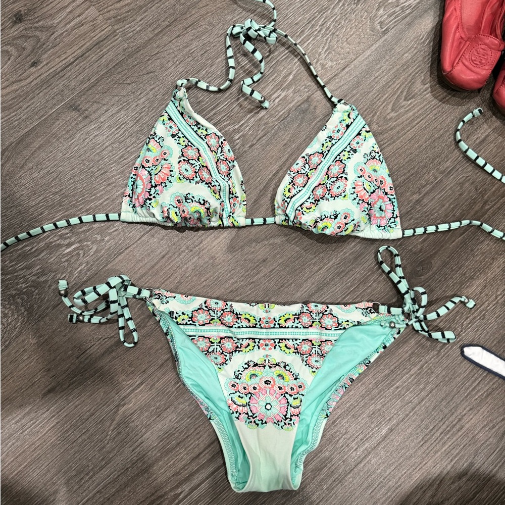 Nanette lepore bikini size large top and small bottoms